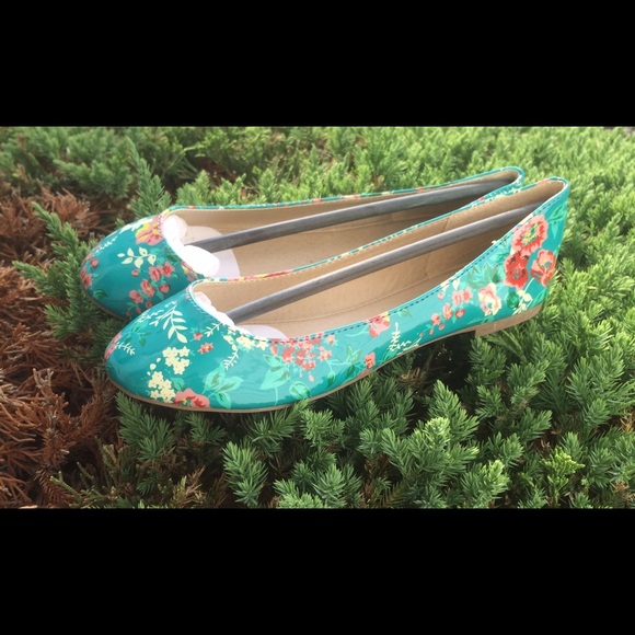 NWT floral ballet flats
