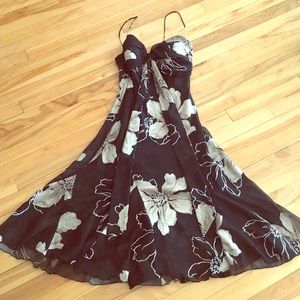 Summer dress with flower motif