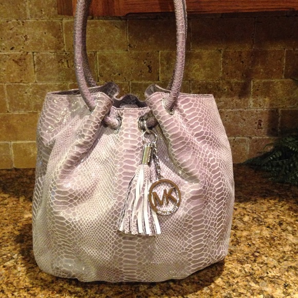 Michael Kors Hobo bag*offers welcome