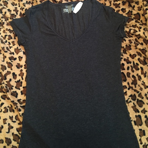 Fitted ONE SIZE Gray V neck