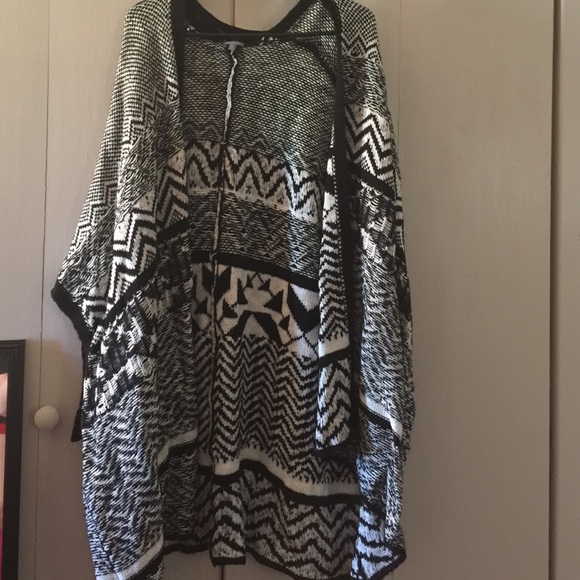 Charlotte Russe Sweater Cardigan/Kimono
