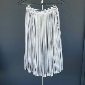 JOA Micropleated Illusion skirt