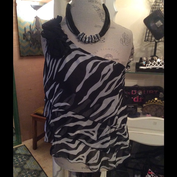 One shoulder ruffle top