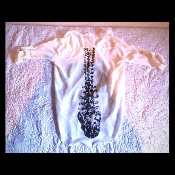 Sheer top with spine