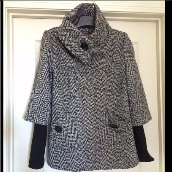 Forever 21 black and white heavy coat size M