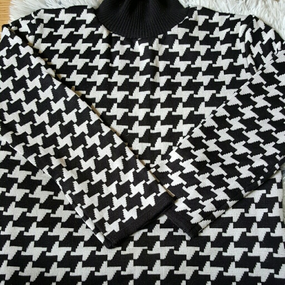 Cropped Turtle Neck