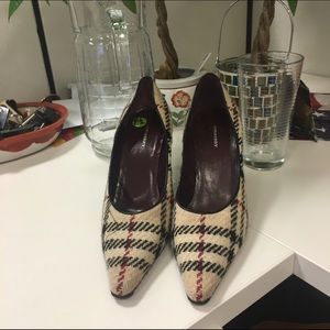 *PRICE DROP* Brand new Burberry Pumps w/dust bag