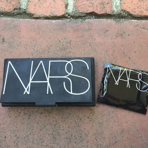 Nars cream foundation compact w/ new applicator