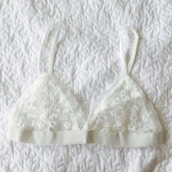 ALL SOLD🆕Flower Lace Bralette - Picture 2 of 4