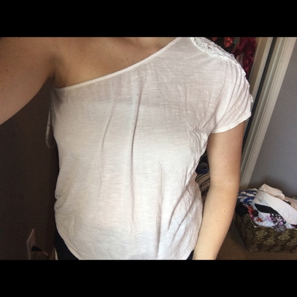One shoulder top