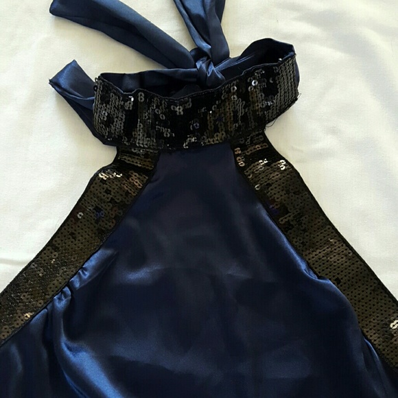 Top - Picture 2 of 2