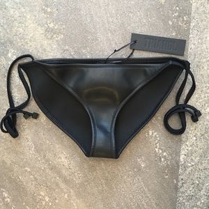 Authentic Triangl Indy New York Noir String Bikini