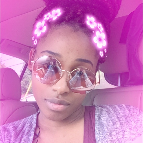 Meet your Posher, Retta - Picture 1 of 1