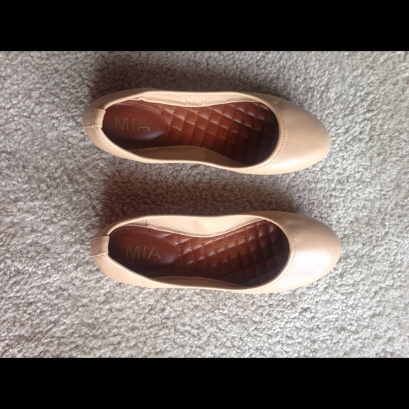Mia flat shoes