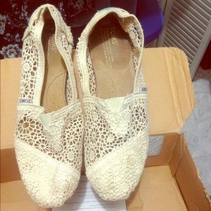 ❗️SALE❗️Beige lace Toms