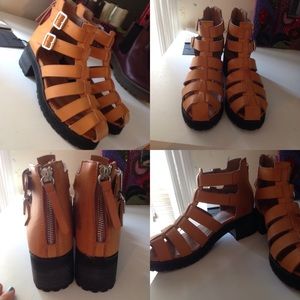 Trendy sandal/heels