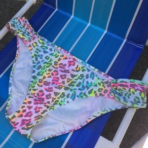 Victoria's Secret leopard bikini bottom size L. Victoria's Secret leopard bikini bottom size L.