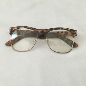 Tortoise print glasses