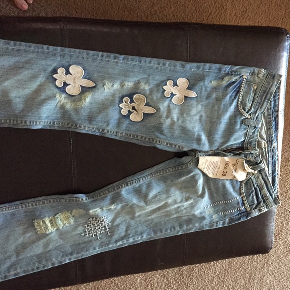 Community Property size 28 jeans.