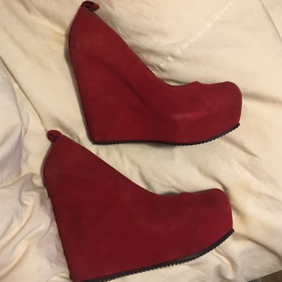 Red Aldo Heels - Picture 3 of 3