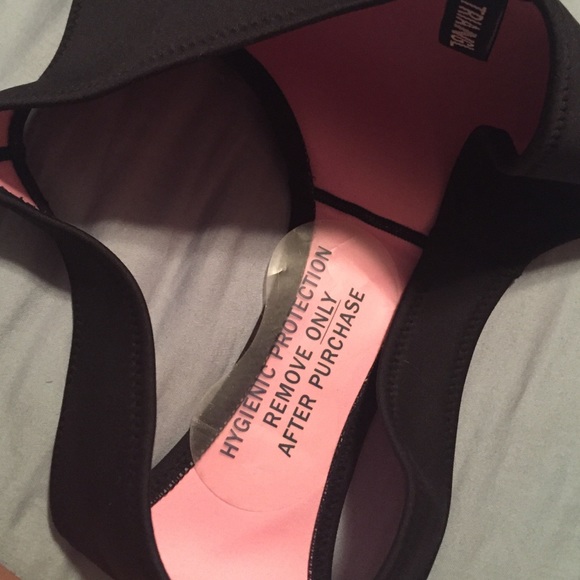 authentic new triangl swimsuit with bag - Picture 4 of 4