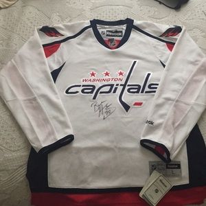 Autographed Braden Holtby ( Washington Capitals)
