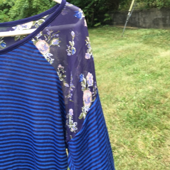 Hi lo adorable top. - Picture 3 of 4