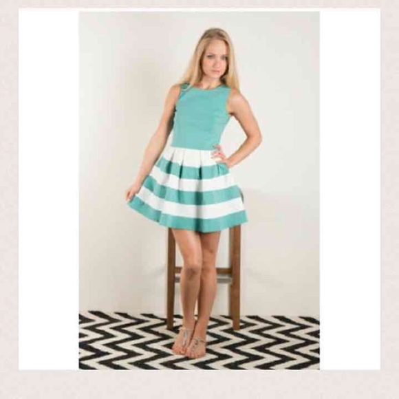 SALE!🕶Day Dress ⭐️ color block - Picture 2 of 3