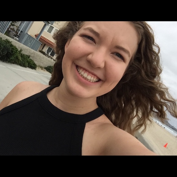 Meet your Posher, Stephanie - Picture 1 of 1