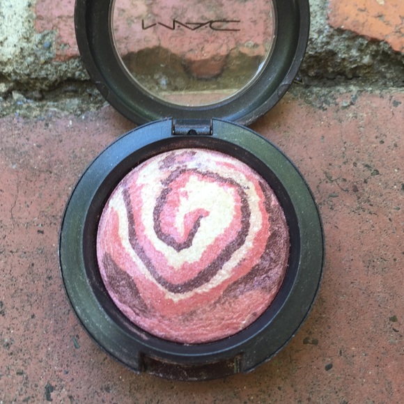 MAC Mineralize eyeshadow in Neo Nebula!