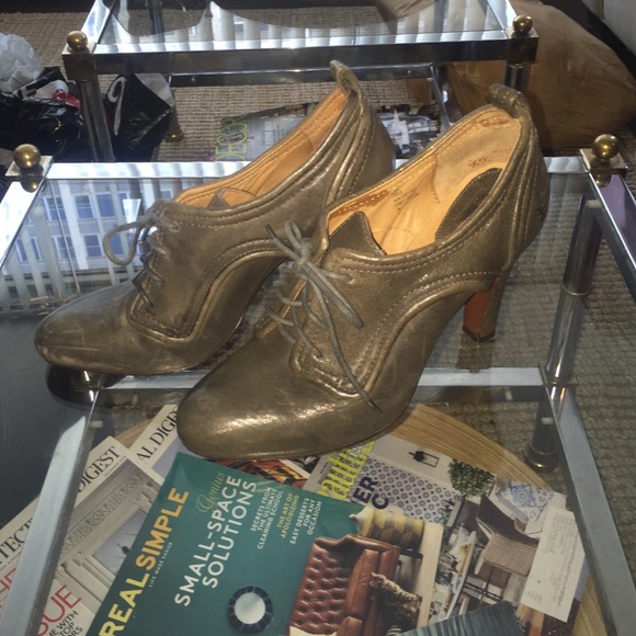 One week sale!! Frye healed saddle shoe