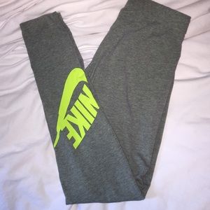 Nike Leg-A-See leggings - size small