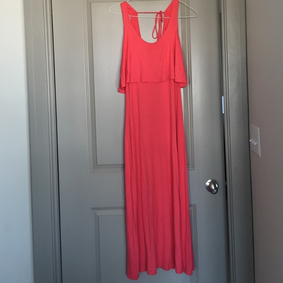 😍Coral maxi dress. Tie detail in the back.