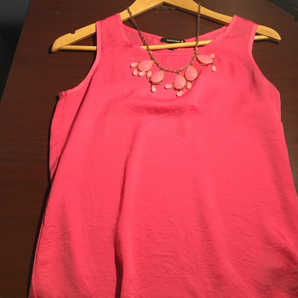Pink tank top with necklace