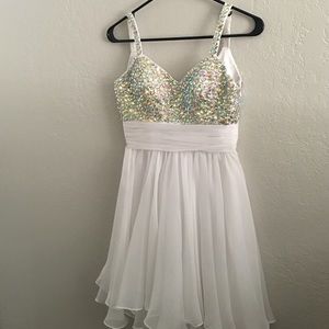 🌟La Femme White PROM/HOCO DRESS!