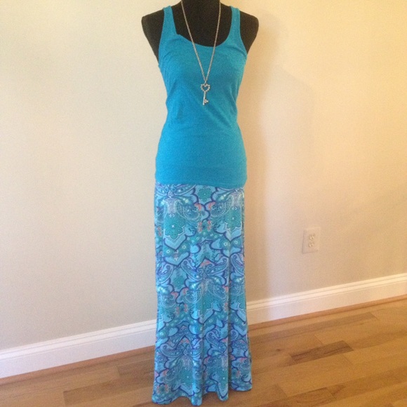 FULL OUTFIT! Blue Tank & Paisley Maxi Skirt Combo