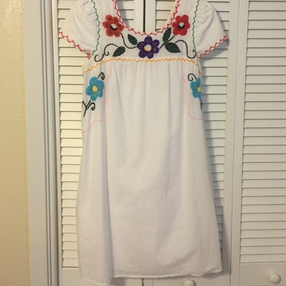 Mexico inspired floral dress w pockets