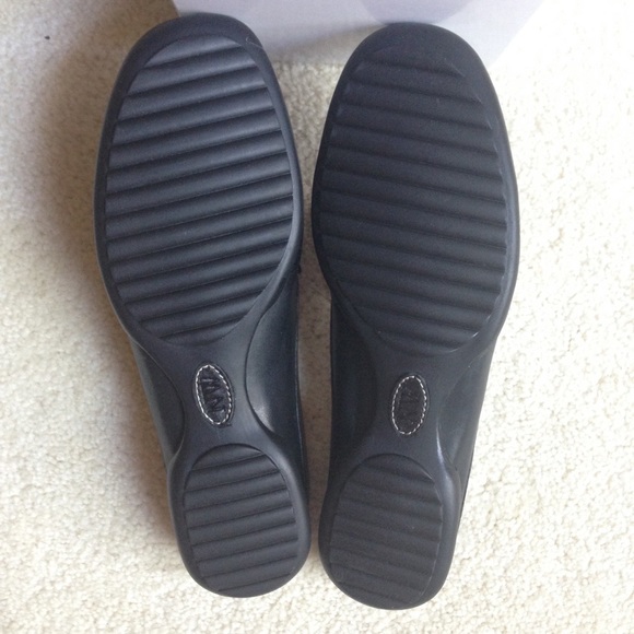 🌷 9 West Black Leather Slides NIB🌷Was $69 - Picture 4 of 5