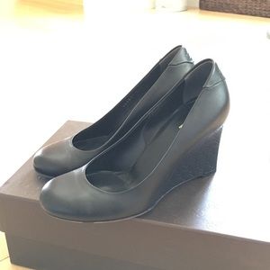 Gucci Black Leather Wedges ( Gentle use)