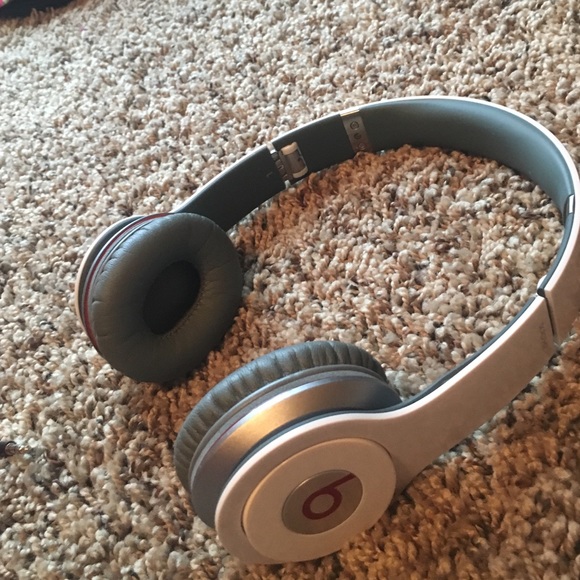 Music headphones
