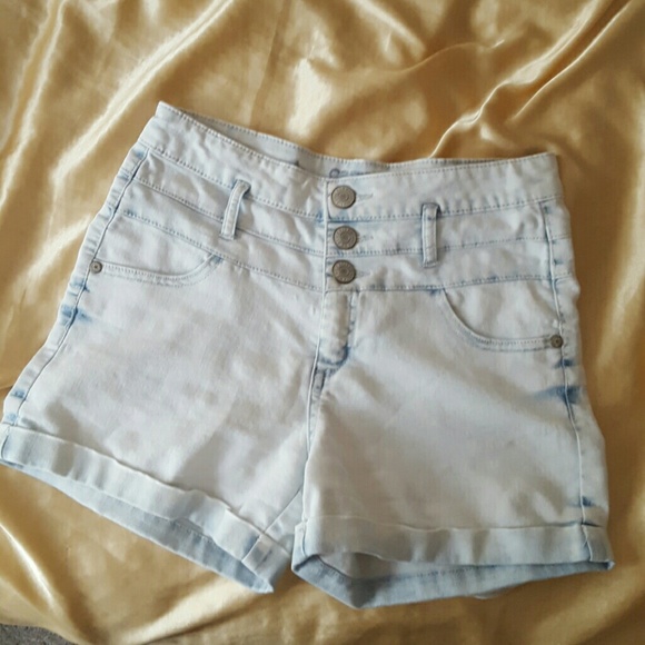 High-waisted lightwashed Jean shorts