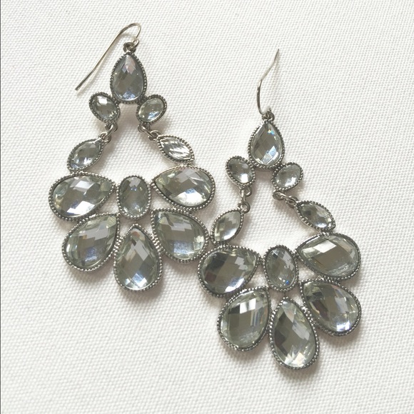 Clear acrylic faceted chandelier earrings - Picture 2 of 3