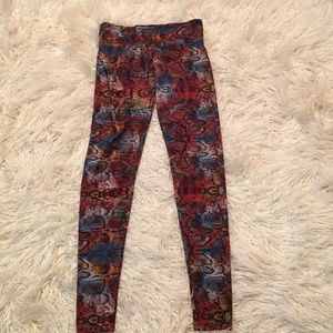 Onzie Leggings in Snakeskin Print