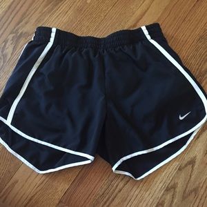 NIKE DRI FIT WORKOUT SHORTS - SIZE SMALL