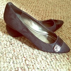 Like new Coach flats.