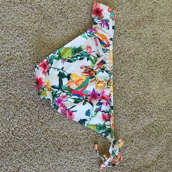 H&M floral ruffle bottoms - Picture 2 of 4