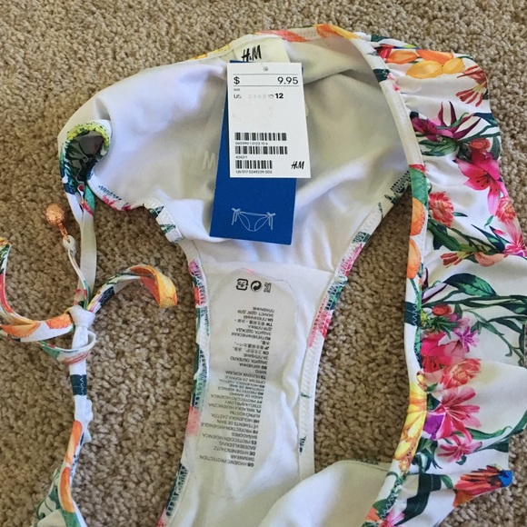 H&M floral ruffle bottoms - Picture 3 of 4