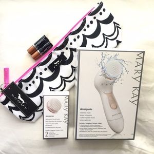 FLASH DEAL. Mary Kay Skinvigorate cleaning brush