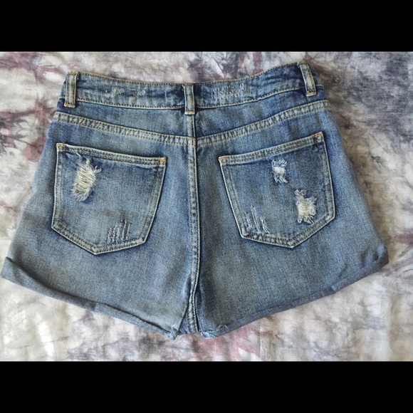 High waisted distressed denim shorts - Picture 2 of 4