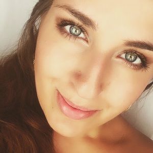 Meet your Posher, Aziza